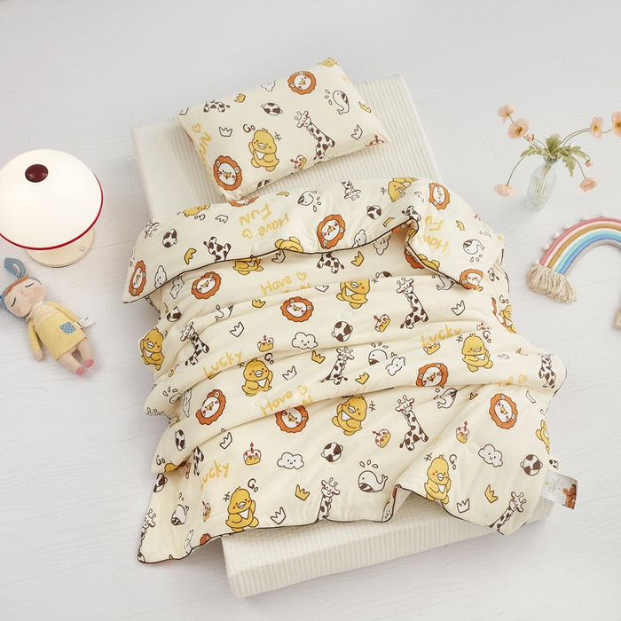 91家纺网 家纺一手货源 找家纺 丝涟家居 2025新款A类双面针织棉卡通小清新滚绳工艺夏被动物世界