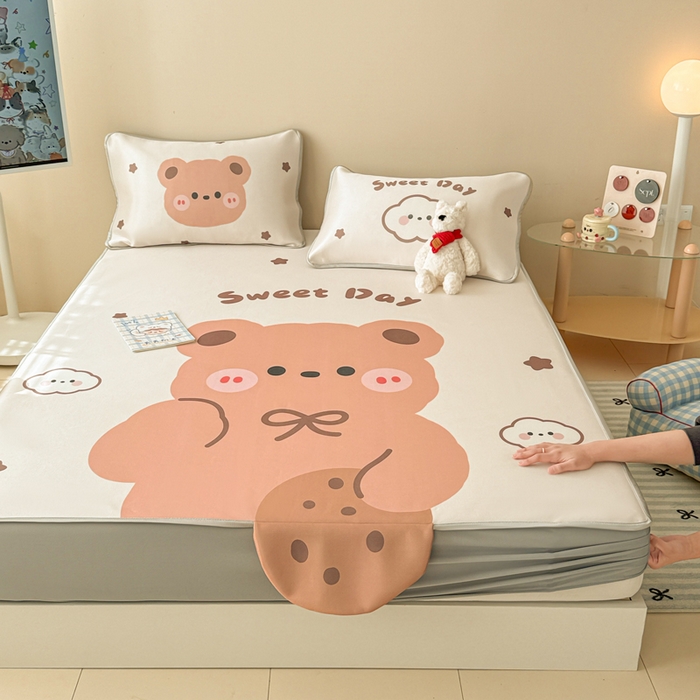 91家纺网 家纺一手货源 找家纺 慕尚家纺 2025新款凉感卡通工艺席床笠-饼干熊