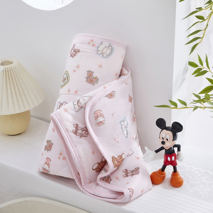 91家纺网 家纺一手货源 找家纺 丝涟家居 2025新款A类卡通小清新双面印花凉感丝夏被甜心