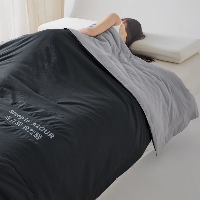 91家纺网 家纺一手货源 找家纺 闲鱼家纺 2025新款某朵同款深睡Pro夏被 自在眠  自然醒 深灰+浅灰