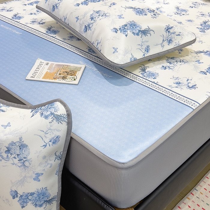 91家纺网 家纺一手货源 找家纺 摩妮卡 2025新款小清新碳光冰丝软席床笠款单床笠三件套 花绮梦-蓝