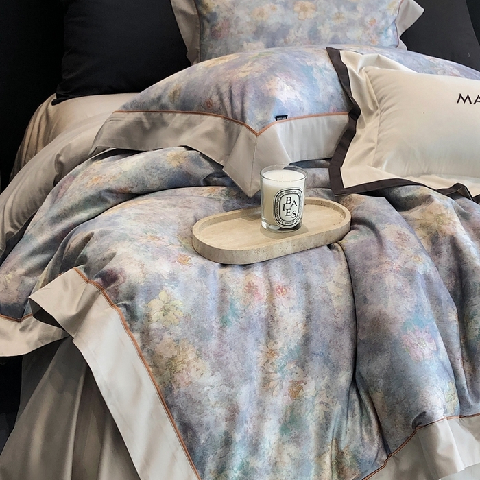 91家纺网 家纺一手货源 找家纺 佳汐蓝2025新款典雅诗意花卉全棉印花四件套券后不低于438/458元 时光之恋-柔雾蓝