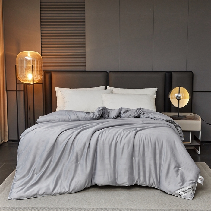 91家纺网 家纺一手货源 找家纺 金同成家纺 2025新款缎条蚕丝被春秋被子母被冬被子被芯 时尚灰