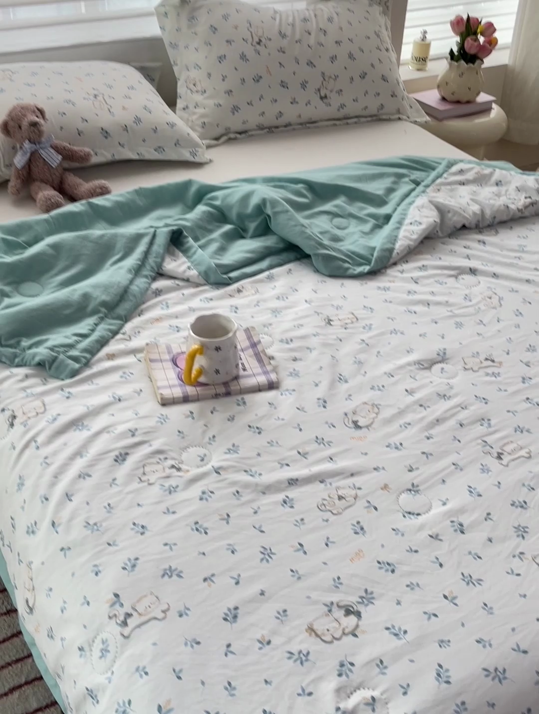 91家纺网 家纺一手货源 找家纺 富艺隆 2025新款水洗棉双层纱夏被 雪茸小猫