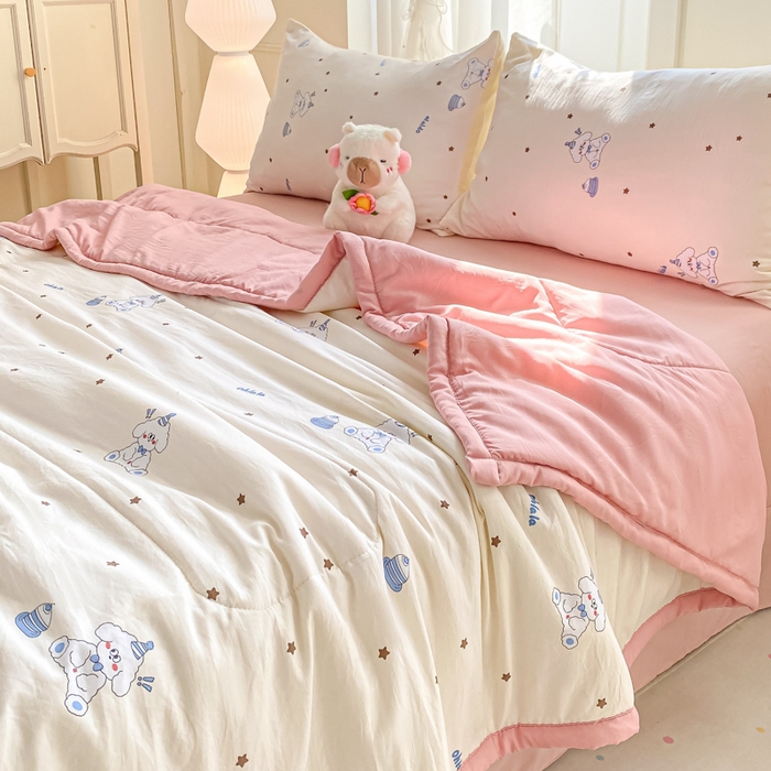 91家纺网 家纺一手货源 找家纺 2025梦初语新款水洗棉印花棉花被 冰淇淋小狗