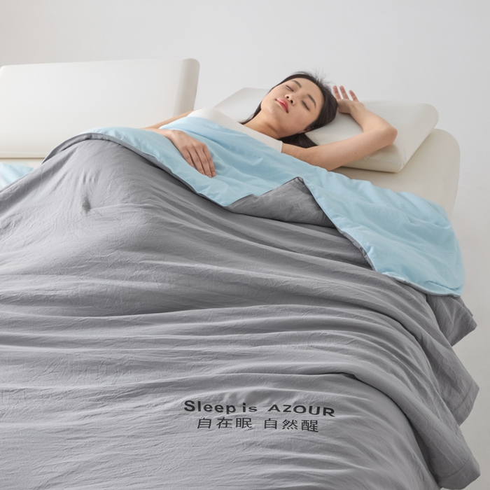 91家纺网 家纺一手货源 找家纺 闲鱼家纺 2025新款某朵同款深睡Pro夏被 自在眠  自然醒 浅灰+克莱茵蓝