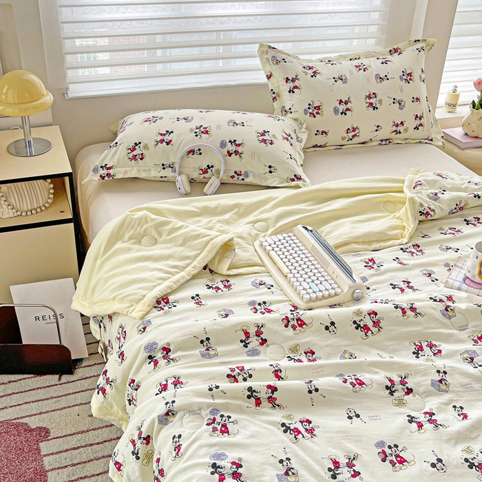 91家纺网 家纺一手货源 找家纺 富艺隆 2025新款水洗棉双层纱夏被 听音乐的米奇