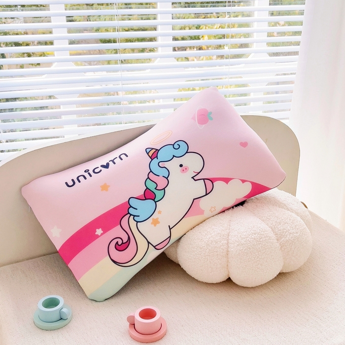 91家纺网 家纺一手货源 找家纺 2025新款卡通凉感丝亲肤枕 彩虹马50*30*4 