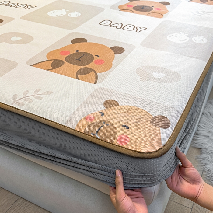 91家纺网 家纺一手货源 找家纺 迪乐妮 2025新款真冰藤印花床笠款凉席 卡比巴拉