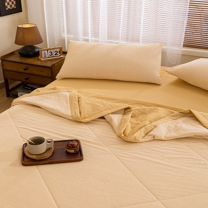 91家纺网 家纺一手货源 找家纺 鑫棉坊 2025新款全棉色织水洗棉A类棉花夏被可机洗空调被四件套床单枕套 浅杏谧境