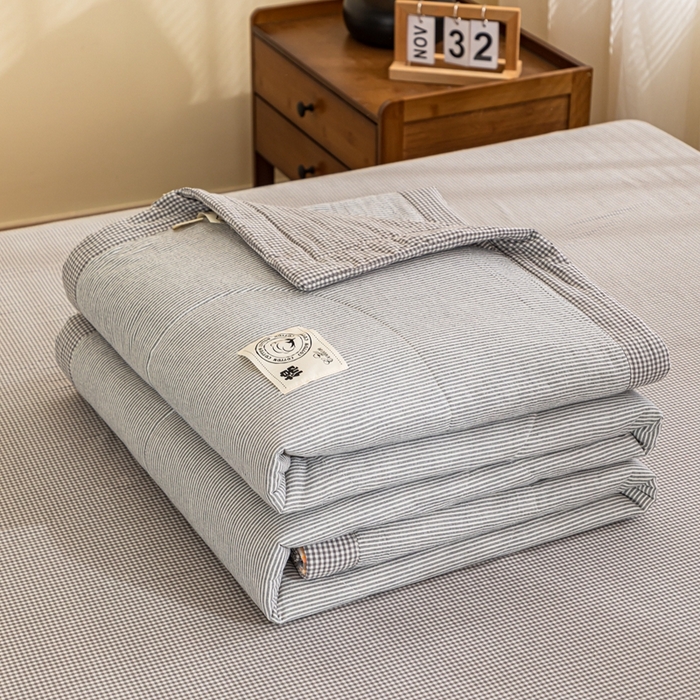 91家纺网 家纺一手货源 找家纺 鑫棉坊 2025新款全棉色织水洗棉A类棉花夏被可机洗空调被四件套床单枕套 浅灰谧境