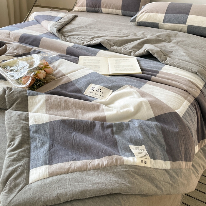 91家纺网 家纺一手货源 找家纺 2025梦初语新款无印风棉花夏被 蓝灰大格