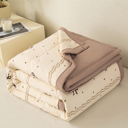 91家纺网 家纺一手货源 找家纺 好睡棉 2025新款柔软裸睡级水洗棉夏被新疆棉花被夏凉被空调被被子 波纹蝴蝶结