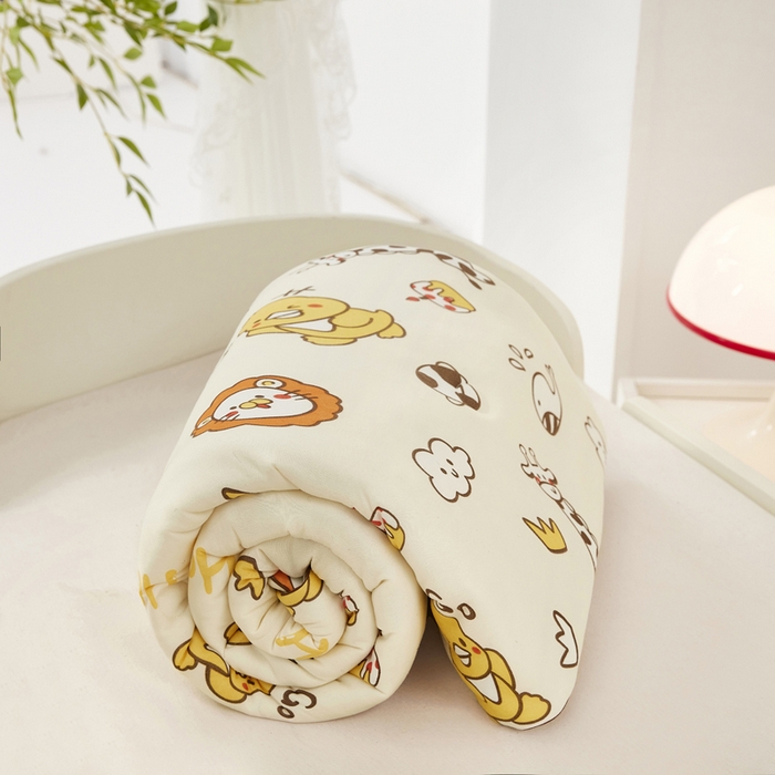 91家纺网 家纺一手货源 找家纺 丝涟家居 2025新款A类双面针织棉卡通小清新滚绳工艺夏被动物世界