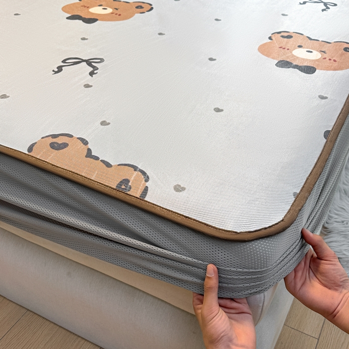 91家纺网 家纺一手货源 找家纺 迪乐妮 2025新款真冰藤印花床笠款凉席 爱心熊