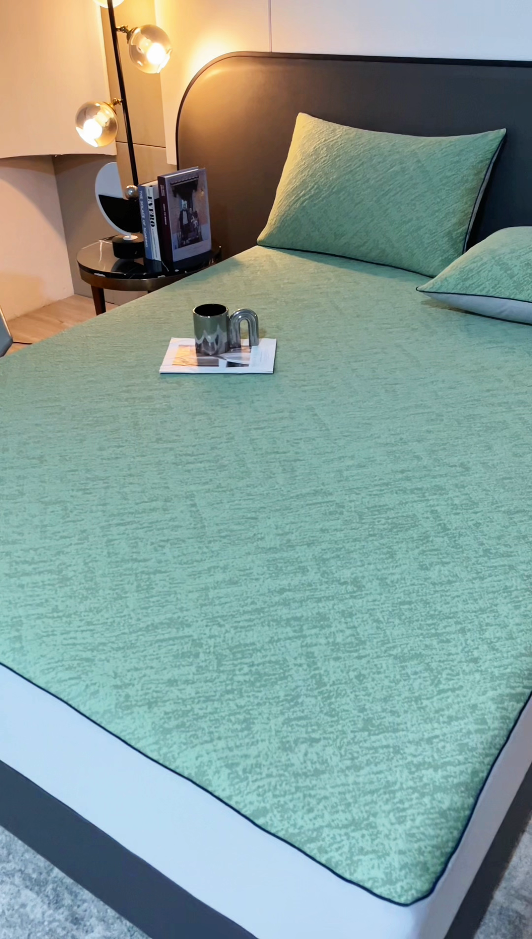 91家纺网 家纺一手货源 找家纺 锦罗绣 2025春夏新款PE中分子凉感提花软凉席席子 流金岁月-绿 床笠款