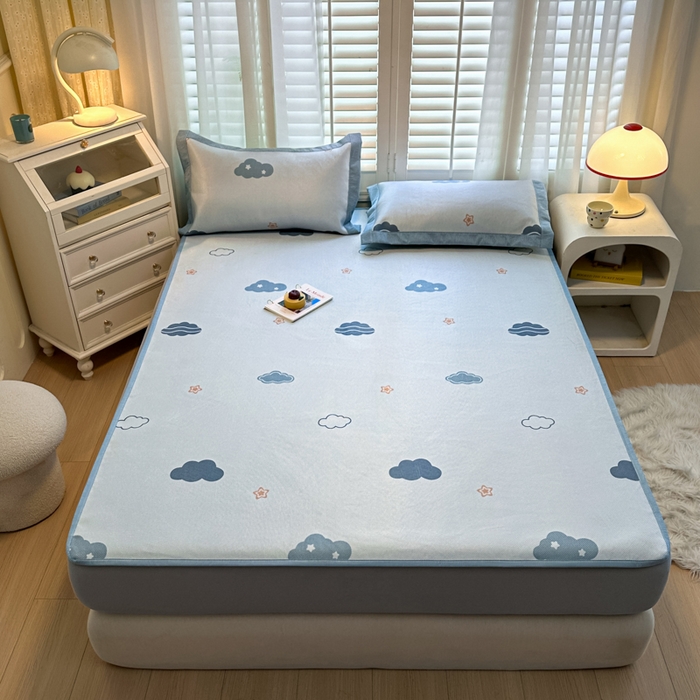 91家纺网 家纺一手货源 找家纺 迪乐妮 2025新款真冰藤印花床笠款凉席 蓝天白云