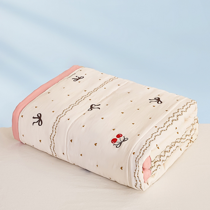 91家纺网 家纺一手货源 找家纺 2025梦初语新款水洗棉印花棉花被 遇见