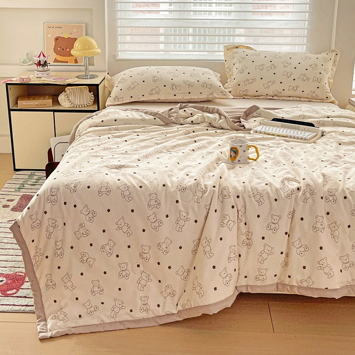 91家纺网 家纺一手货源 找家纺 富艺隆 2025新款水洗棉双层纱夏被 小熊院长