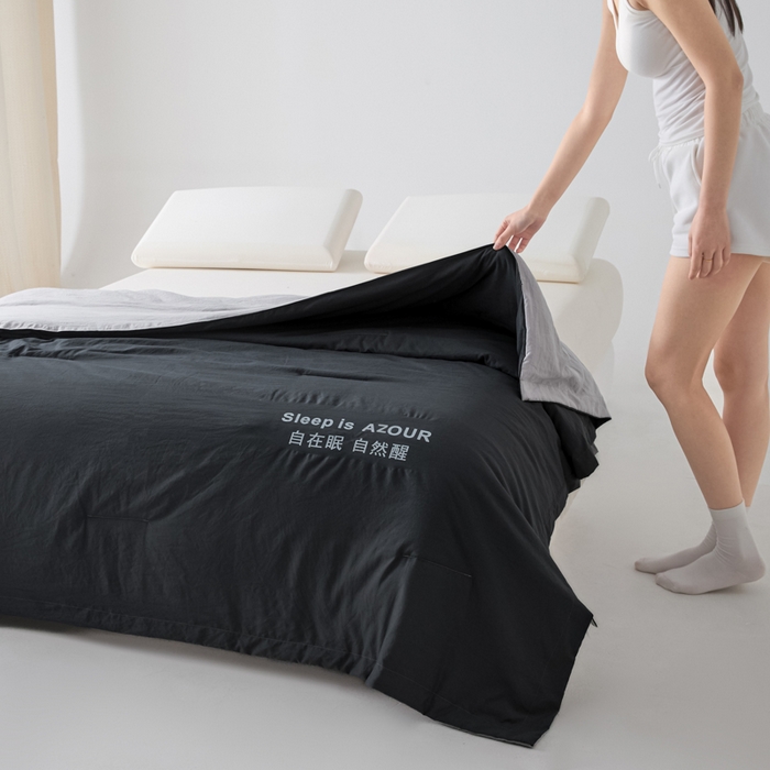 91家纺网 家纺一手货源 找家纺 闲鱼家纺 2025新款某朵同款深睡Pro夏被 自在眠  自然醒 深灰+浅灰