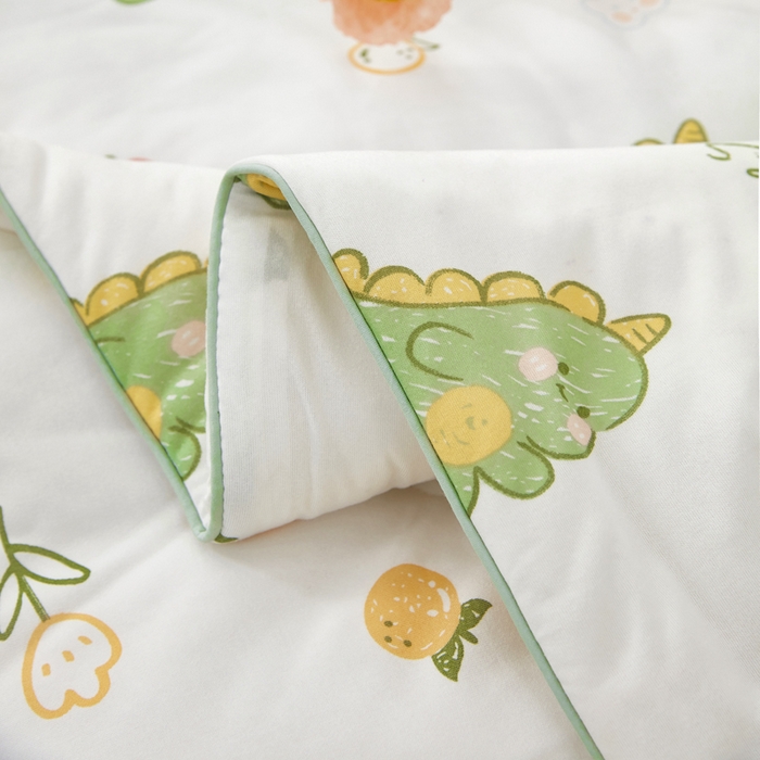 91家纺网 家纺一手货源 找家纺 丝涟家居 2025新款A类双面针织棉卡通小清新滚绳工艺夏被小恐龙