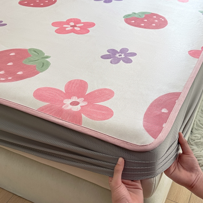 91家纺网 家纺一手货源 找家纺 迪乐妮 2025新款真冰藤印花床笠款凉席 甜心草莓