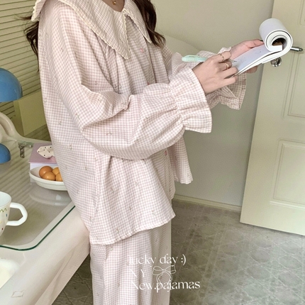 91家纺网 家纺一手货源 找家纺 纽约生活2025新款甜美法式有氧纱大翻领蕾丝套装家居服 铃兰小香