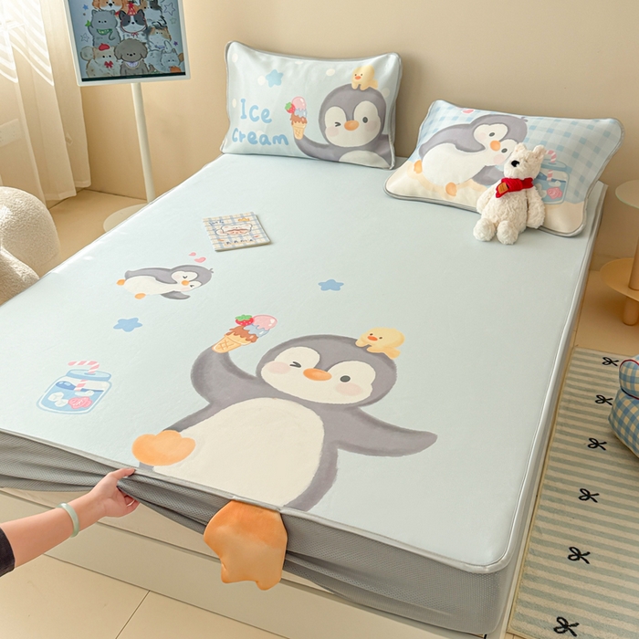 91家纺网 家纺一手货源 找家纺 慕尚家纺 2025新款凉感卡通工艺席床笠-企鹅宝宝