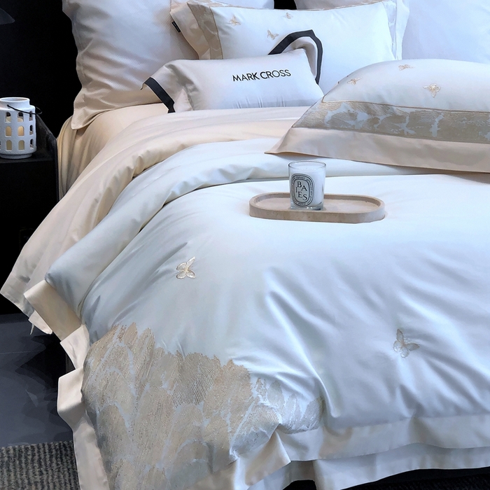 91家纺网 家纺一手货源 找家纺 佳汐蓝2025新款清雅自然刺绣黄金棉系列四件套价格表券后不低于498/518元 春野浮绿-奶杏白