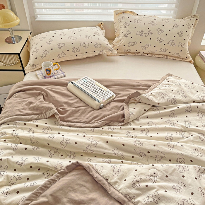 91家纺网 家纺一手货源 找家纺 富艺隆 2025新款水洗棉双层纱夏被 小熊院长