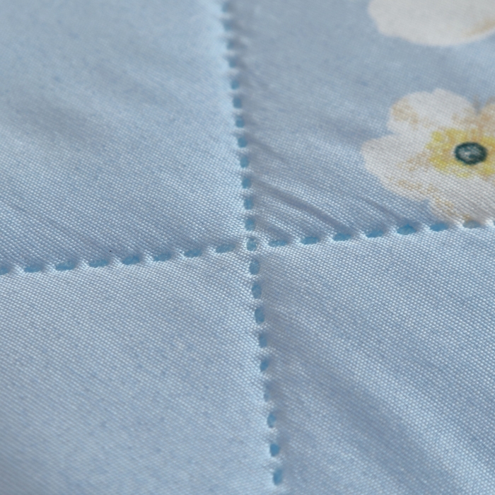 91家纺网 家纺一手货源 找家纺 富艺隆 超声波钻石绒夏被 落英缤纷