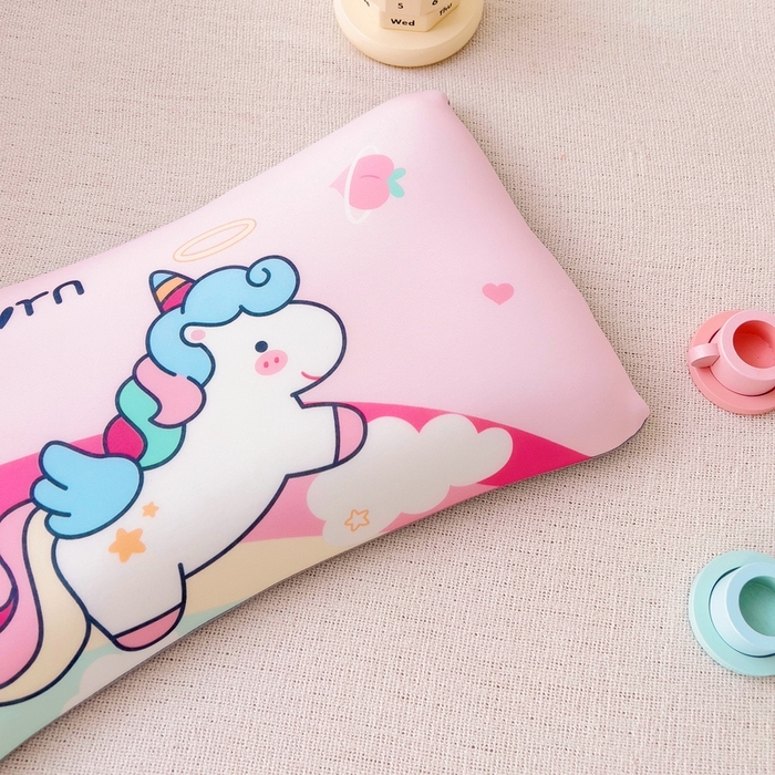 91家纺网 家纺一手货源 找家纺 2025新款卡通凉感丝亲肤枕 彩虹马50*30*4 