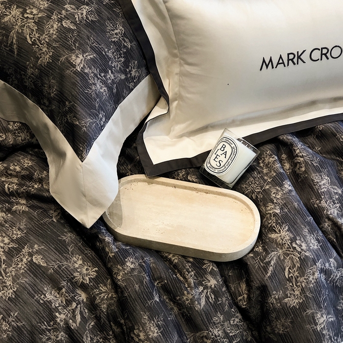 91家纺网 家纺一手货源 找家纺 佳汐蓝2025新款典雅诗意花卉全棉印花四件套券后不低于438/458元 柏林庄园-游牧灰