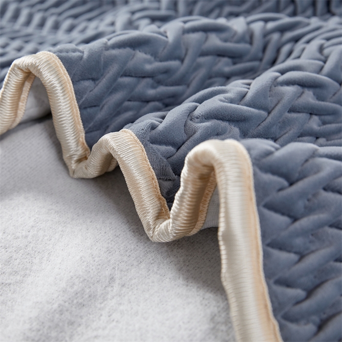 91家纺网 家纺一手货源 找家纺 情恒家纺 2025新款德芙绒工艺款全包床头罩 丹宁蓝