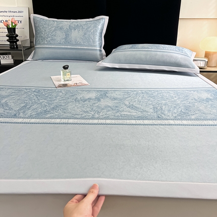 91家纺网 家纺一手货源 找家纺 倾慕家纺 2025新款冰泉丝水墨风印花包边席子凉席 雅韵蓝