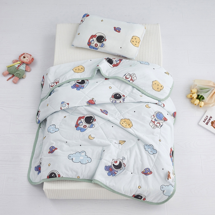 91家纺网 家纺一手货源 找家纺 丝涟家居 2025新款A类卡通小清新双面印花凉感丝夏被宇航员