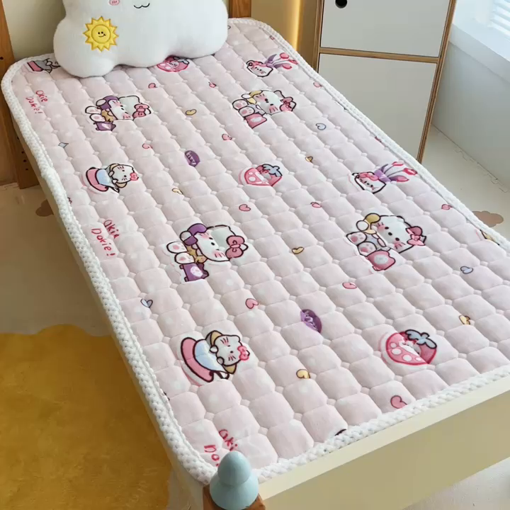 91家纺网 家纺一手货源 找家纺 梵赫家纺2024新款牛奶绒床护垫床垫幼儿园床垫儿童床垫可水洗 垫套-Kitty猫咪