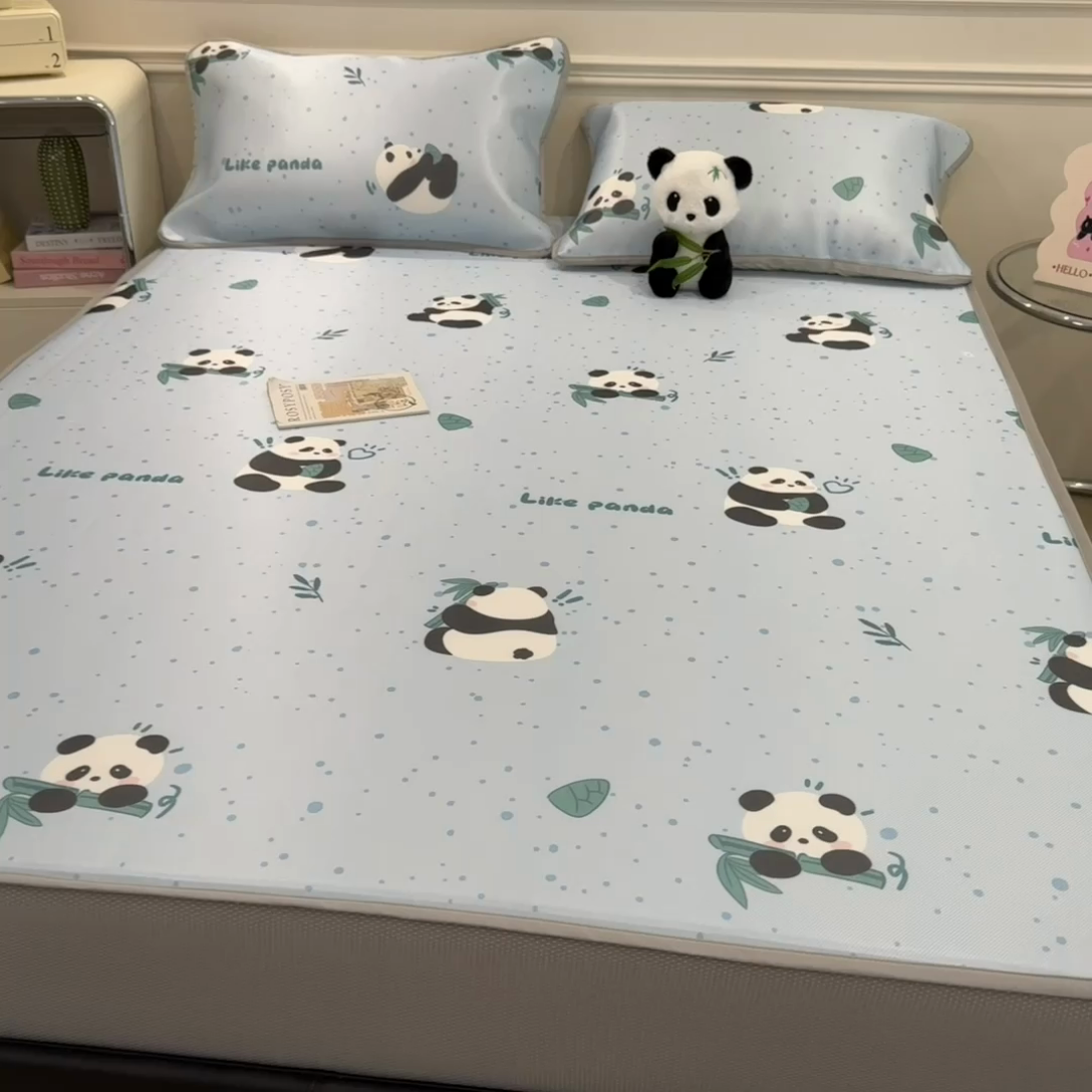 91家纺网 家纺一手货源 找家纺 摩妮卡 2025新款小清新碳光冰丝软席床笠款单床笠三件套 冰蓝熊猫