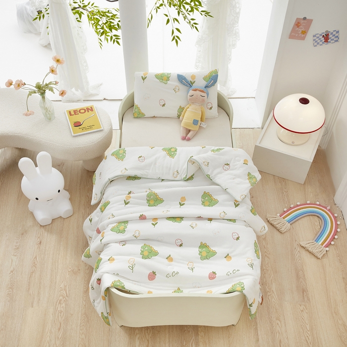 91家纺网 家纺一手货源 找家纺 丝涟家居 2025新款A类双面针织棉卡通小清新滚绳工艺夏被小恐龙