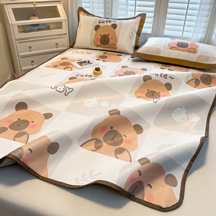 91家纺网 家纺一手货源 找家纺 迪乐妮 2025新款真冰藤印花床笠款凉席 卡比巴拉