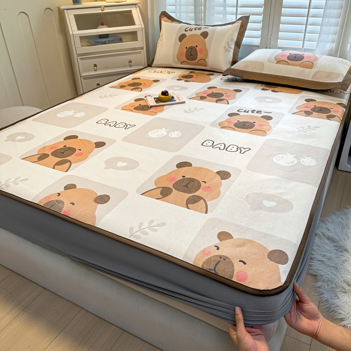 91家纺网 家纺一手货源 找家纺 迪乐妮 2025新款真冰藤印花床笠款凉席 卡比巴拉