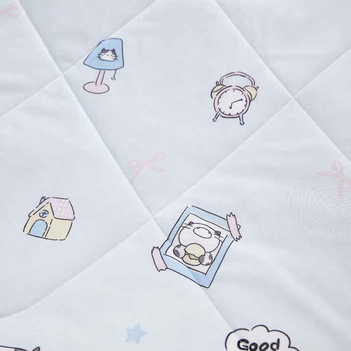 91家纺网 家纺一手货源 找家纺 丝涟家居 2025新款A类卡通小清新双面印花凉感丝夏被慵懒猫