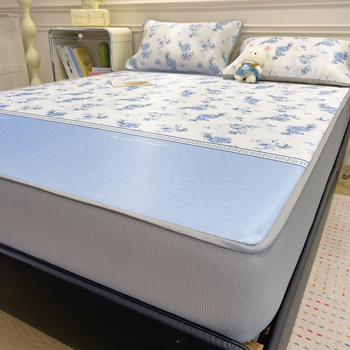 91家纺网 家纺一手货源 找家纺 摩妮卡 2025新款小清新碳光冰丝软席床笠款单床笠三件套 花绮梦-蓝