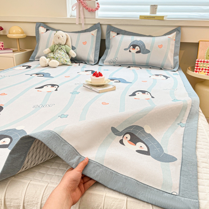 91家纺网 家纺一手货源 找家纺 迪乐妮 2025新款印花真冰藤冰凉席 小企鹅