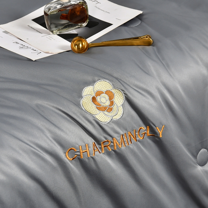 91家纺网 家纺一手货源 找家纺 优尚家纺 2025新款水洗天丝刺绣夏被夏被四件套 深冬灰