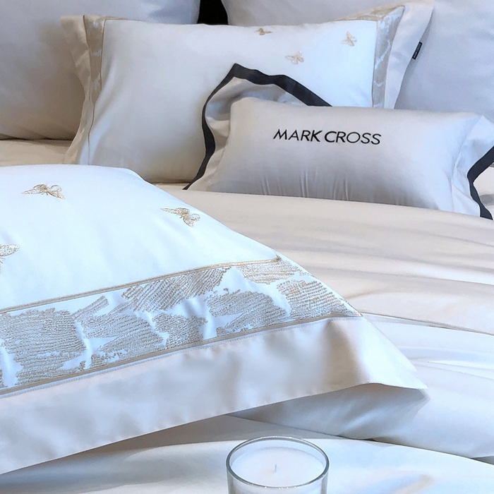 91家纺网 家纺一手货源 找家纺 佳汐蓝2025新款清雅自然刺绣黄金棉系列四件套价格表券后不低于498/518元 春野浮绿-奶杏白