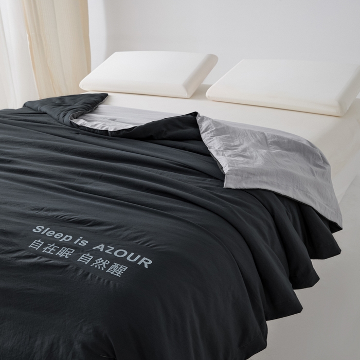 91家纺网 家纺一手货源 找家纺 闲鱼家纺 2025新款某朵同款深睡Pro夏被 自在眠  自然醒 深灰+浅灰