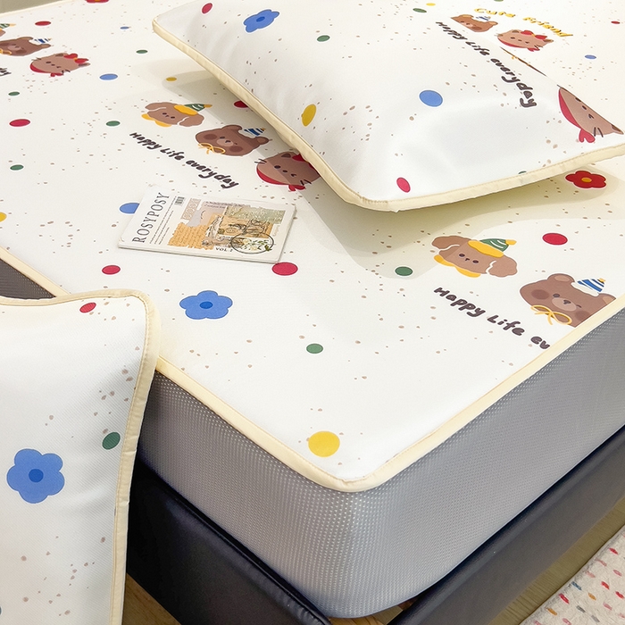 91家纺网 家纺一手货源 找家纺 摩妮卡 2025新款小清新碳光冰丝软席床笠款单床笠三件套 彩点萌友