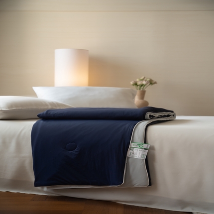 91家纺网 家纺一手货源 找家纺 华超针织 2025新款锦氨凉感夏被夏凉被空调被 深空蓝