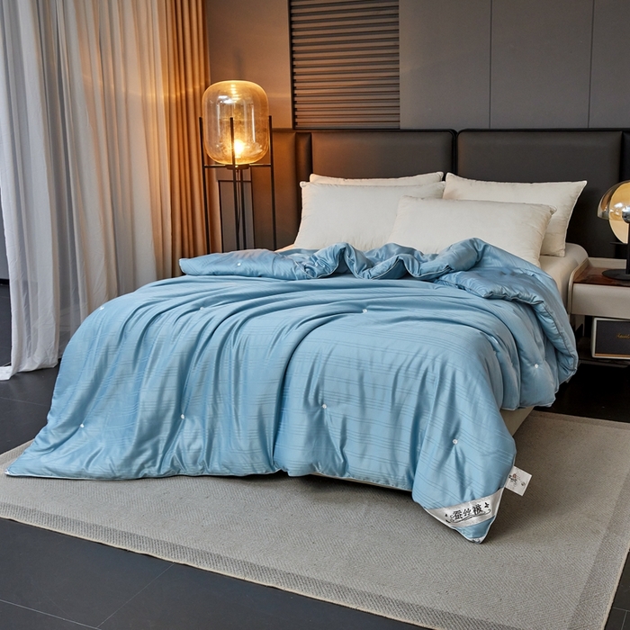 91家纺网 家纺一手货源 找家纺 金同成家纺 2025新款缎条蚕丝被春秋被子母被冬被子被芯 远山蓝